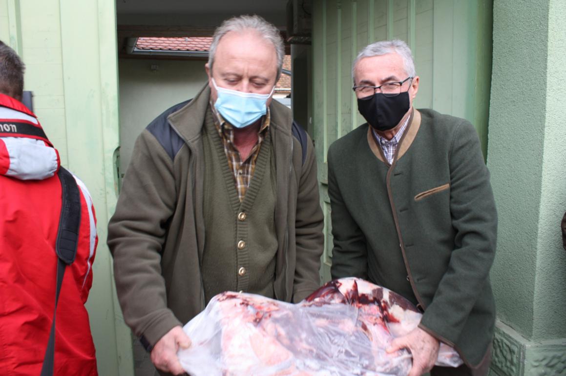 Donirali meso divljači za ljude na stradalom području Banovine