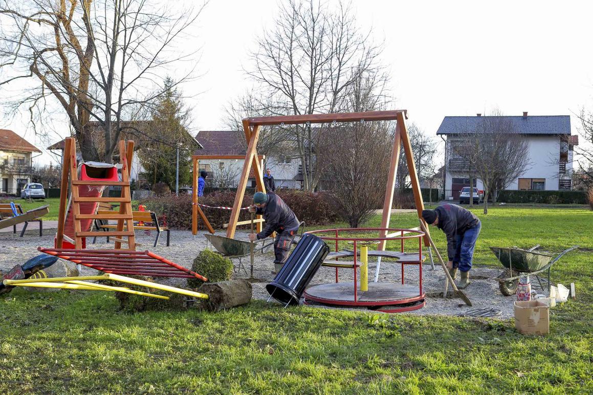 U tijeku radovi na uređenju dijela parka i dječjeg igrališta u ivanečkoj Kumičićevoj ulici