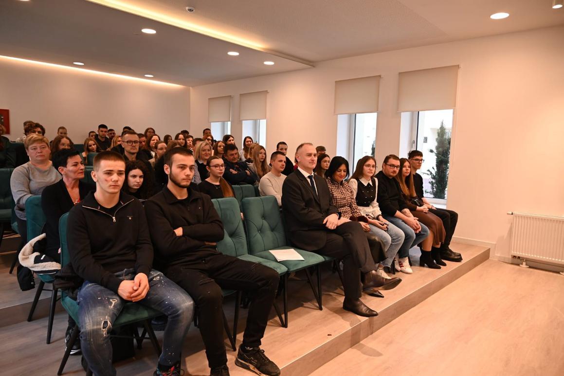 Sustavu stipendiranja priključilo se još 46 učenika i studenata, sad ih je 160