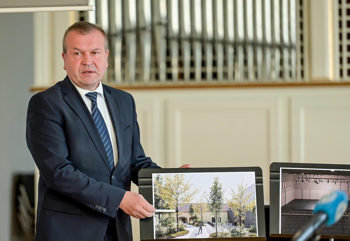 Nakon što je godinu dana projekt bio "na čekanju" zbog Grada Varaždina, koji nije bio u stanju provesti izmjene Urbanističkog plana uređenja, koji je u njegovoj nadležnosti, Varaždinska županija našla je rješenje, istaknuo je župan Anđelko Stričak na predstavljanju idejnog rješenja