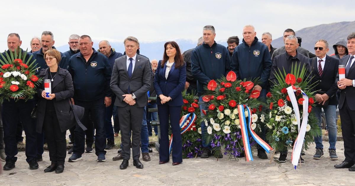 Položeni su vijenci kod spomen-obilježja u sektoru Korićina