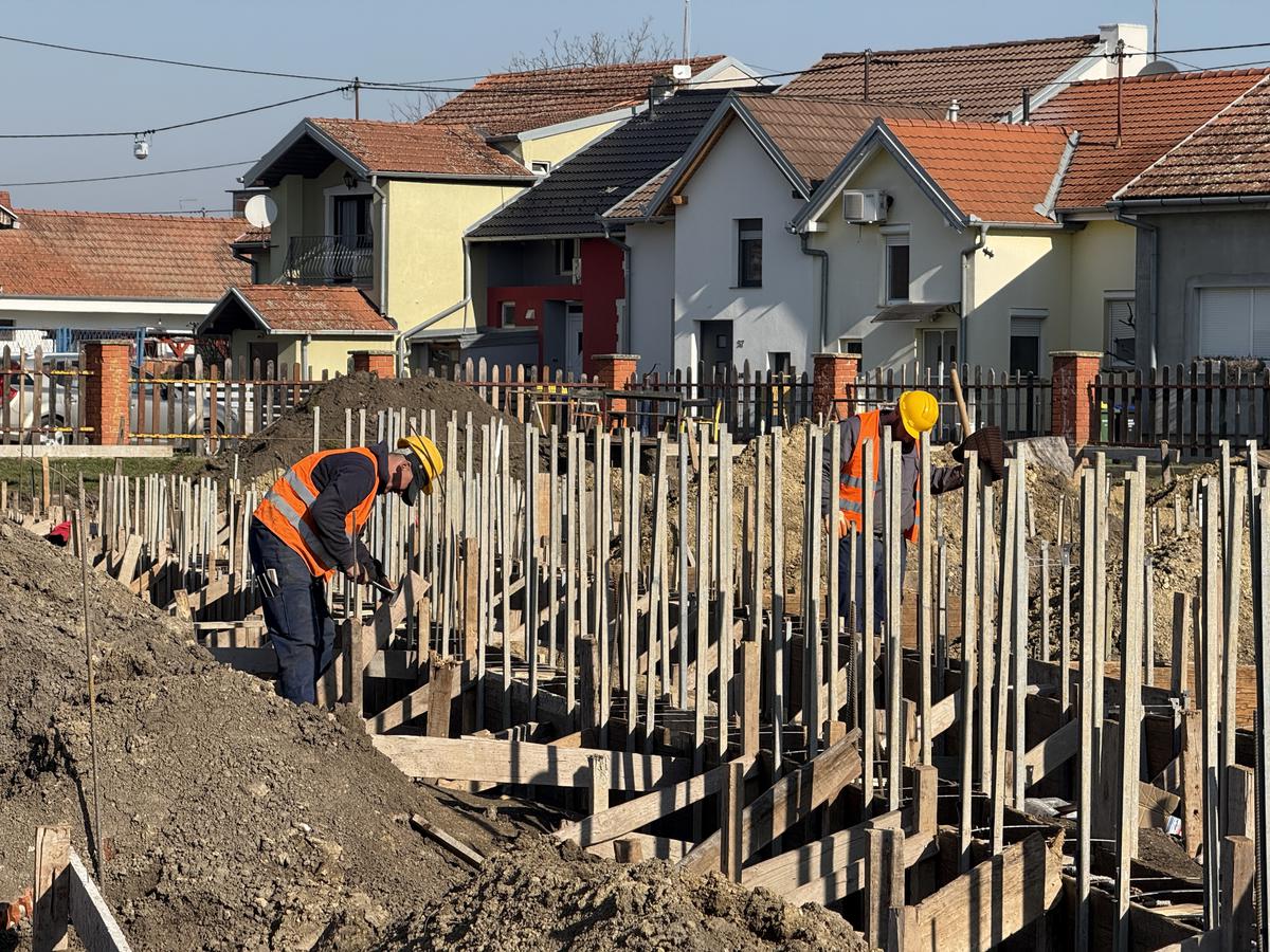 storyeditor/2025-07-06/Vinkovci_3.JPG Pročelnik Odjela Davor Mecanović kaže kako su putem raznih poslova postali pravi servis građana, što potvrđuje i više od 95 posto riješenih predmeta u posljednje dvije godine