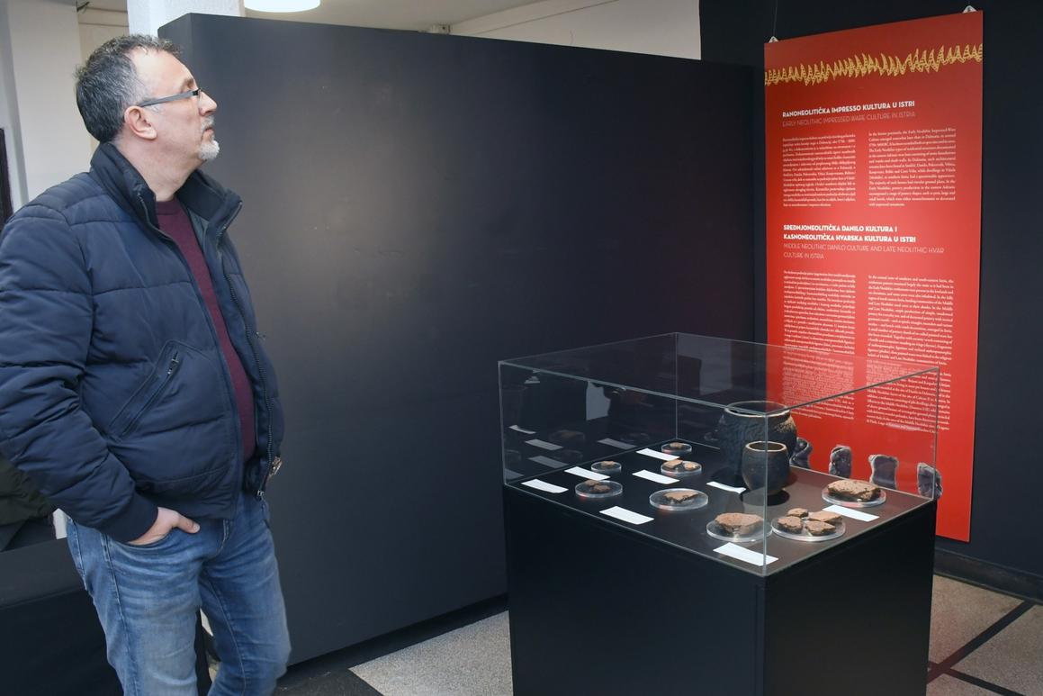 Otvorena izložba Arheološkog muzeja Istre “Izrada i pečenje keramike na neolitički način”