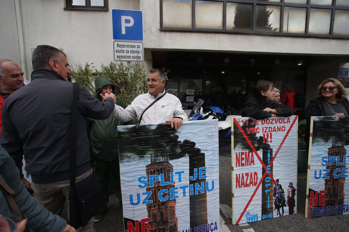 Prosvjed uoči tematske sjednice o termoelektrani Peruća