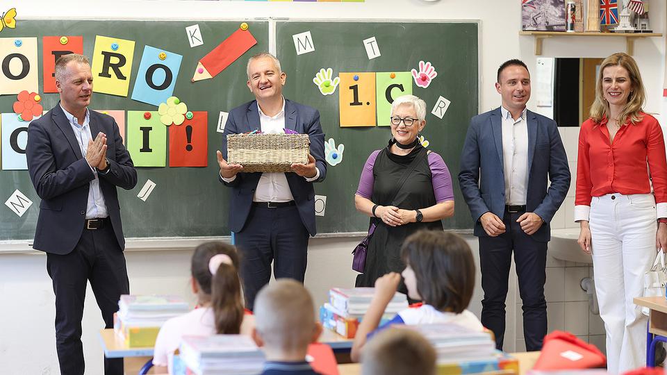 storyeditor/2025-09-12/prvi_dan_skole.jpg