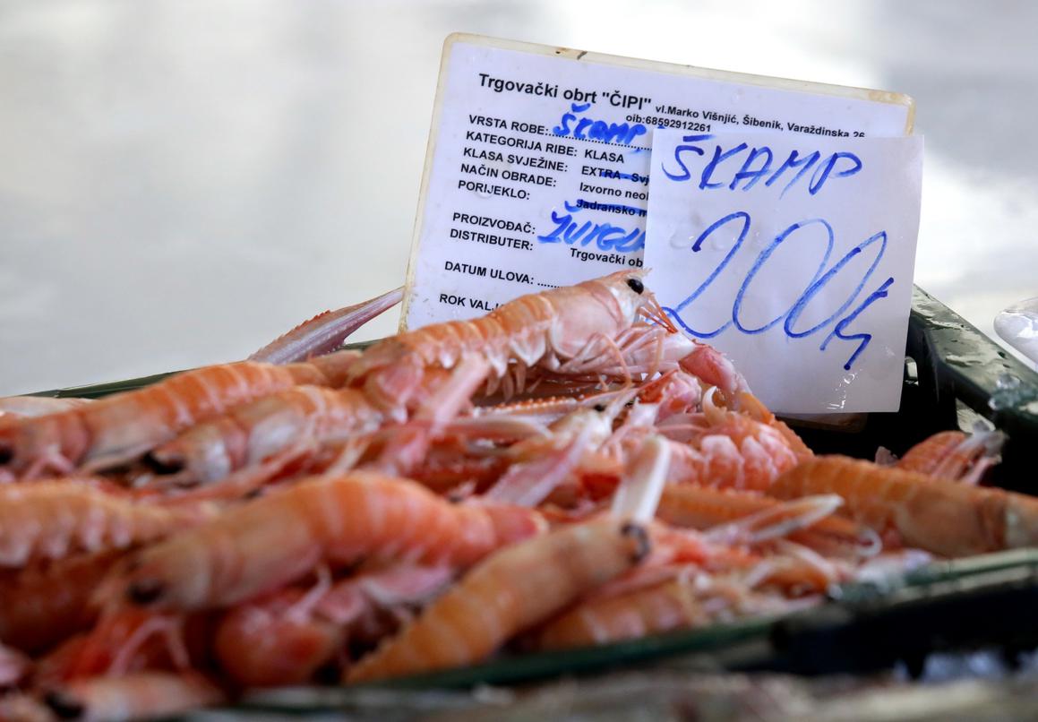 Vrtoglave cijene ribe na šibenskoj tržnici: Papaline jedine jeftine!