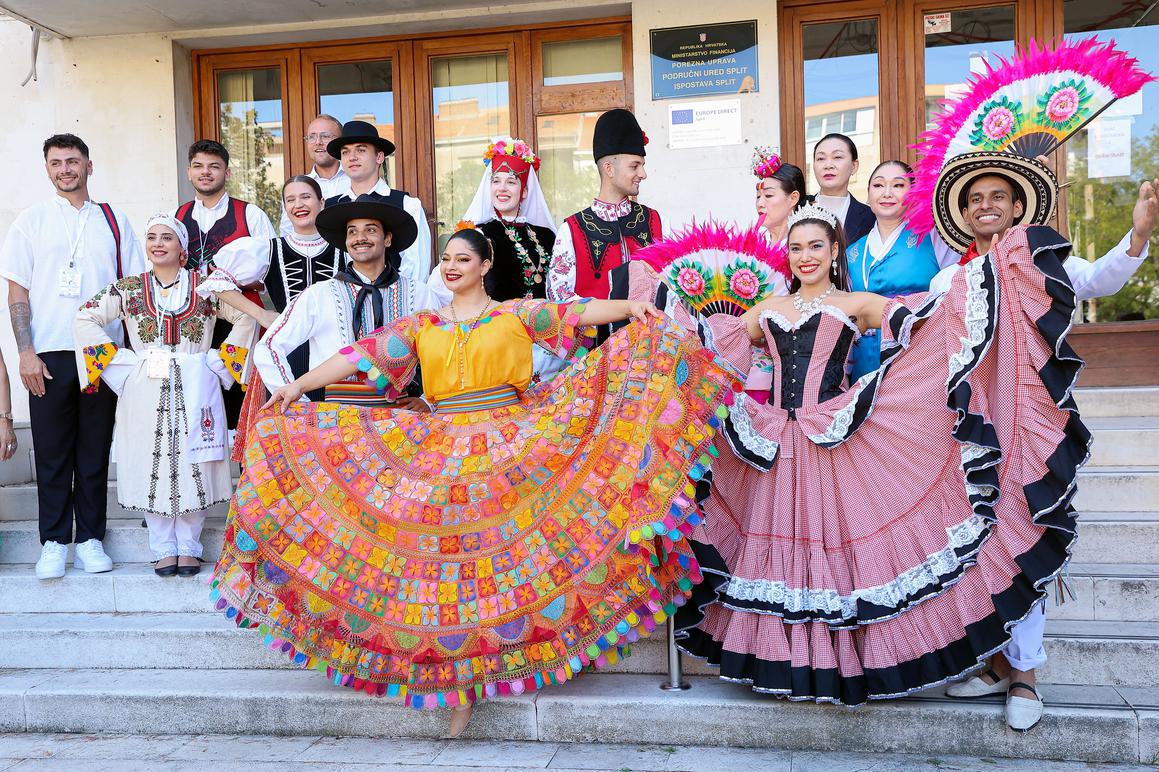 Boban i Šuta primili sudionike Međunarodnog festivala folklora