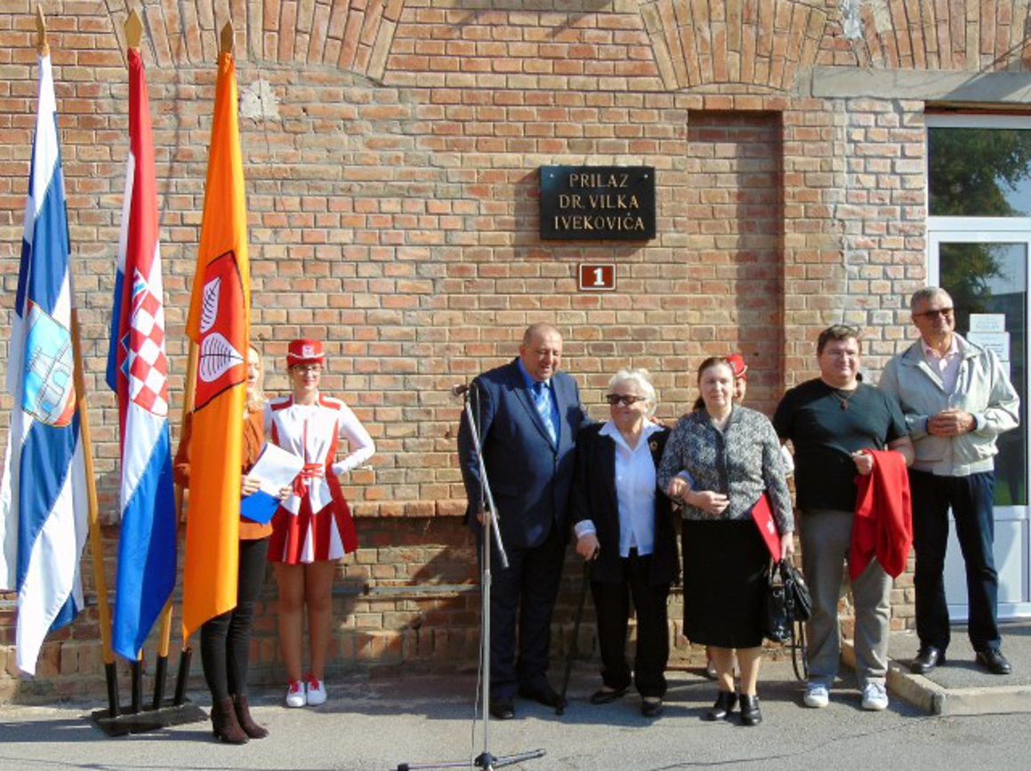 Otkrivena ploča 'Prilaz dr. Vilka Ivekovića'