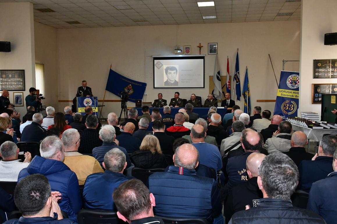 Ukoričena svjedočanstva o hrabrosti u Domovinskom ratu uz čak 713 fotografija