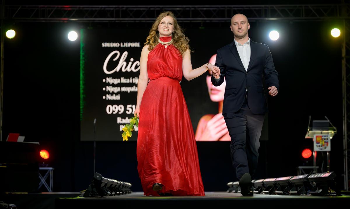 Dr. Sofiya Andreykanich održala je predavanje o moždanom udaru, a potom prošetala pistom u znak podrške pacijenticama