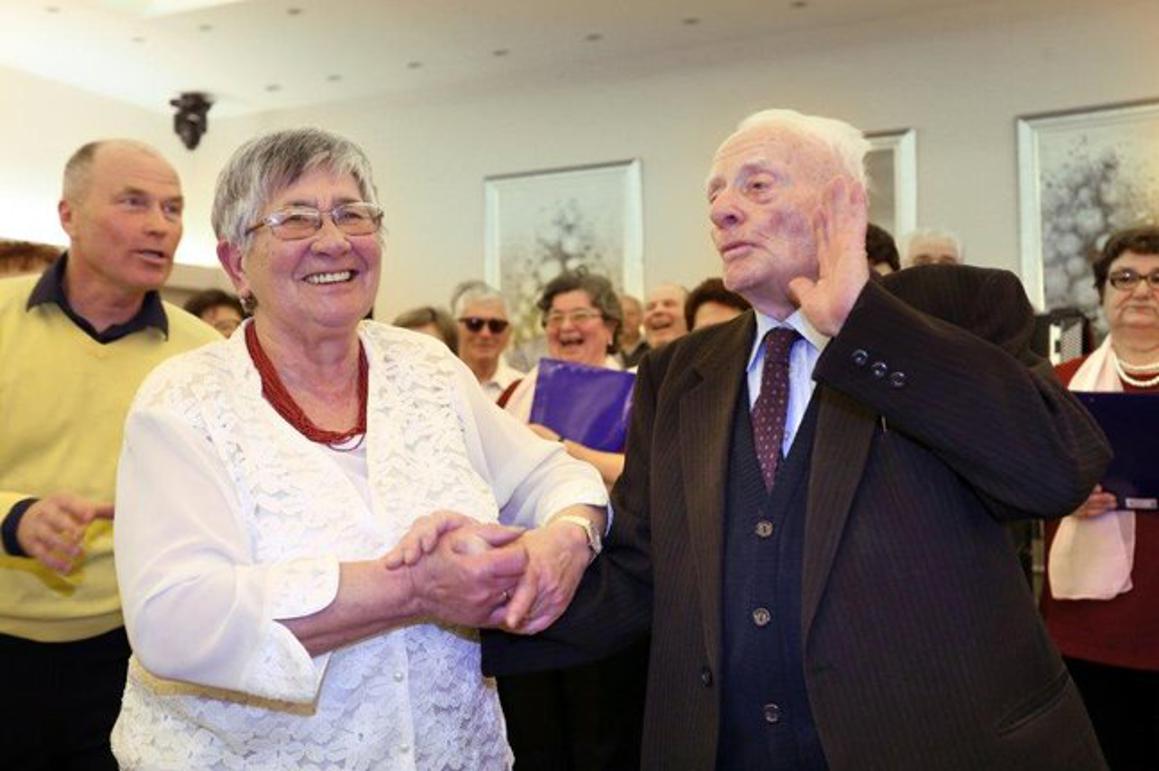 Sa 101 godinom, još uvijek voli šivati