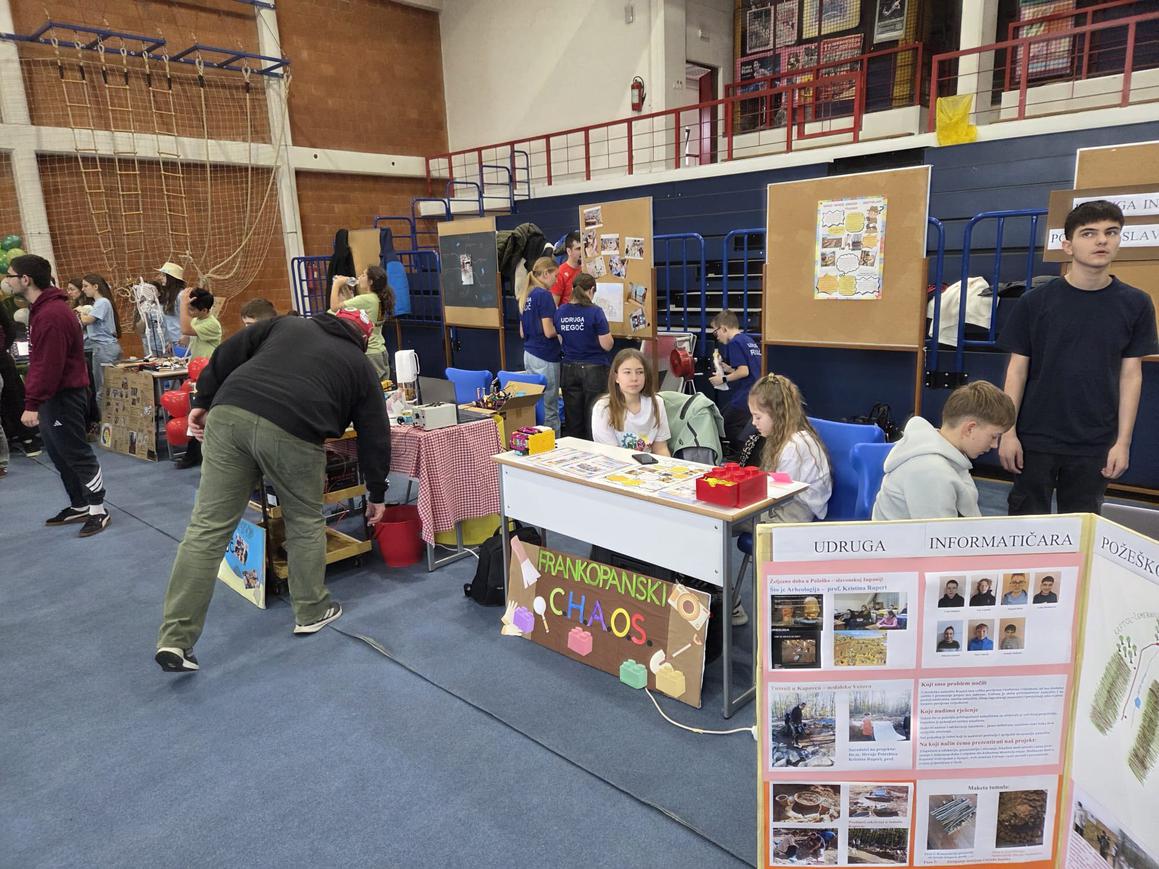 Na robotičkom natjecanju više od stotinu učenika