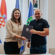 storyeditor/2025-08-24/novska_b_slager_potpis_ugovora.jpg