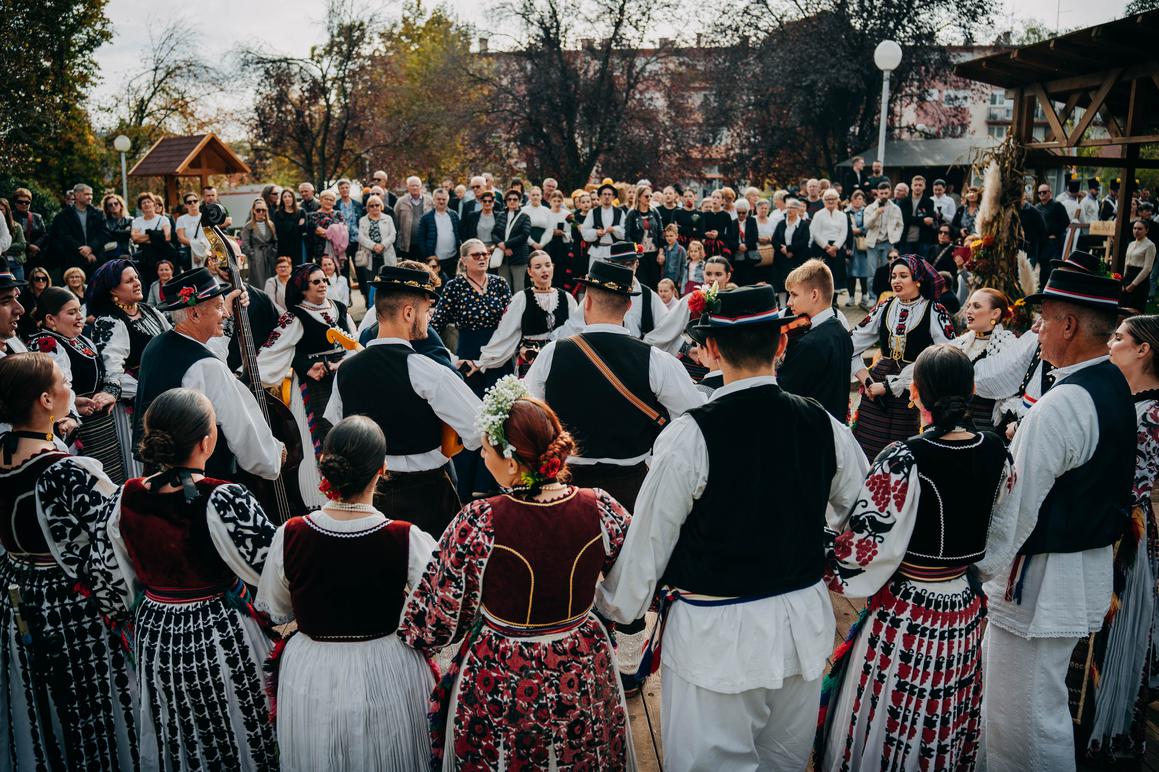 Udvaranje i gospoda finih manira na Lukovo privukli tisuće ljudi