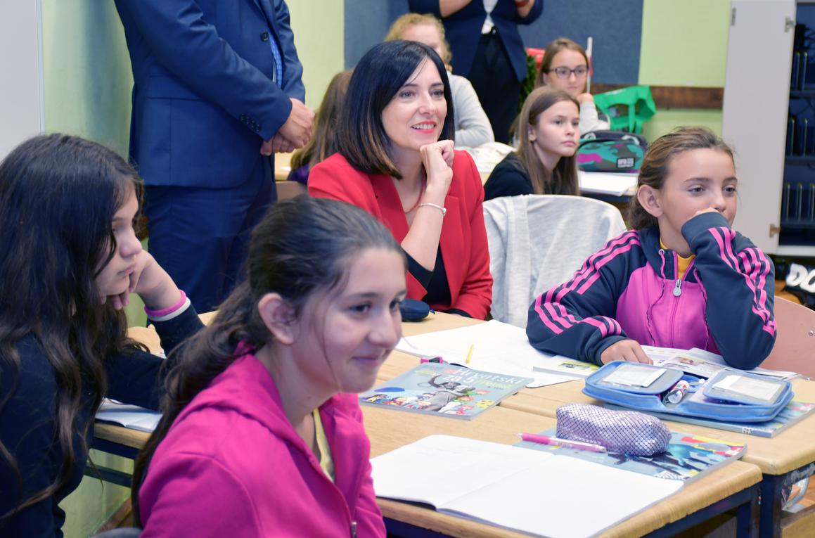 Ministrica obrazovanja donijela laptope za učitelje