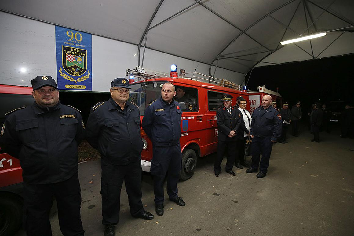 Vatrogascima četiri vozila i 500.000 kuna vrijedna oprema stigli iz Tirola