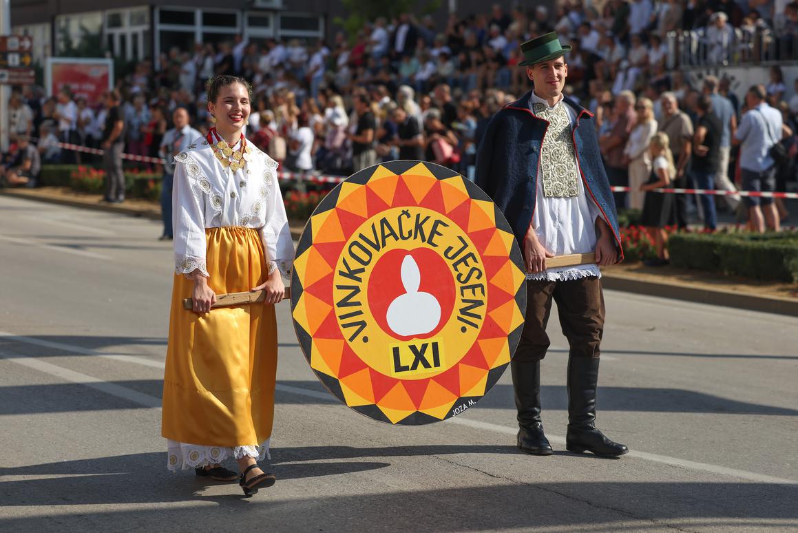 FOTO Čuvari baštine preplavili ulice, 61. put predstavili su tradicijsko blago Hrvatske