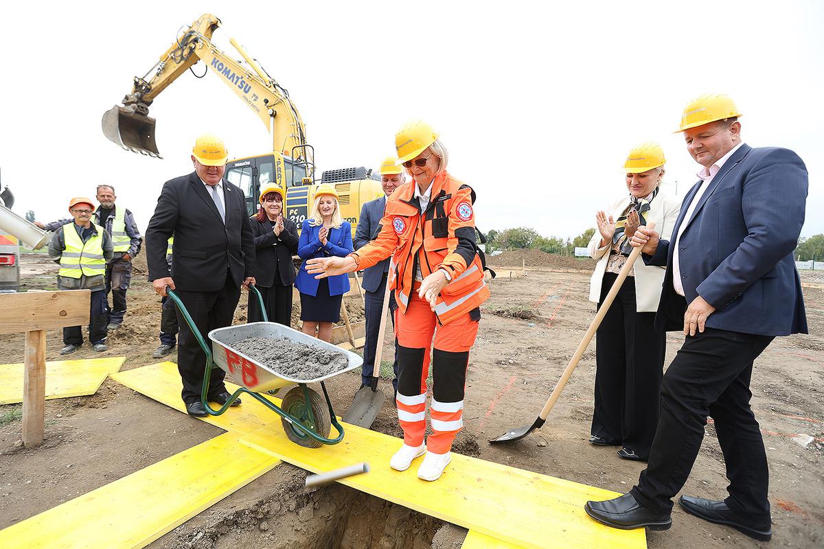 PROJEKT nove zgrade Zavoda za hitnu medicinu vrijedan je više od 4,7 milijuna eura, a donijet će znatno bolje uvjete rada za djelatnike, ali i bržu i kvalitetniju zdravstvenu zaštitu za građane cijele županije