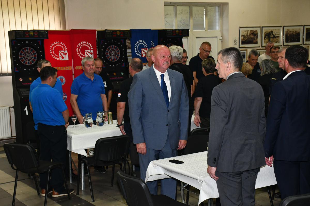 storyeditor/2025-06-28/PXL_280625_134846443.jpg NA SVEČANOJ akademiji u Domu Hvidre naglašena je važnost očuvanja istine o Domovinskom ratu i žrtvi pripadnika 108. brigade, a održana je i tradicionalna biciklijada "108 kilometara za 108. brigadu"