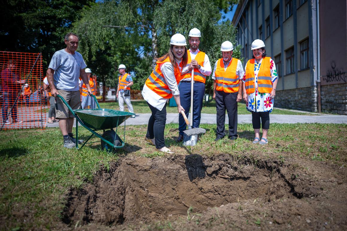 Položen kamen temeljac za novu školsku zgradu i sportsku dvoranu