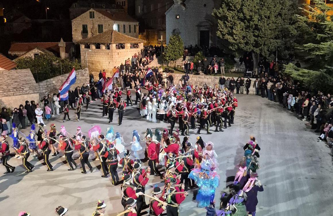 Pezo na završnici Lastovskog poklada, koji je zaštitio UNESCO