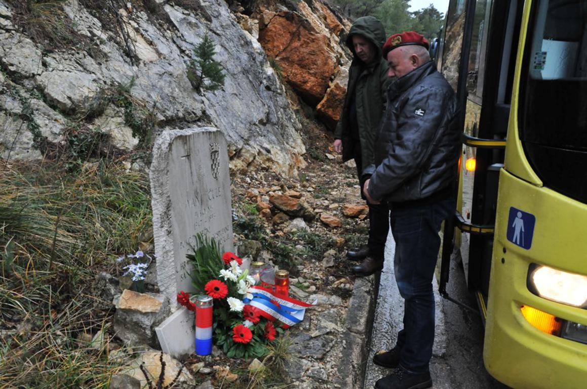 Veterani Četvrte na Maslenici odali počast poginulim braniteljima