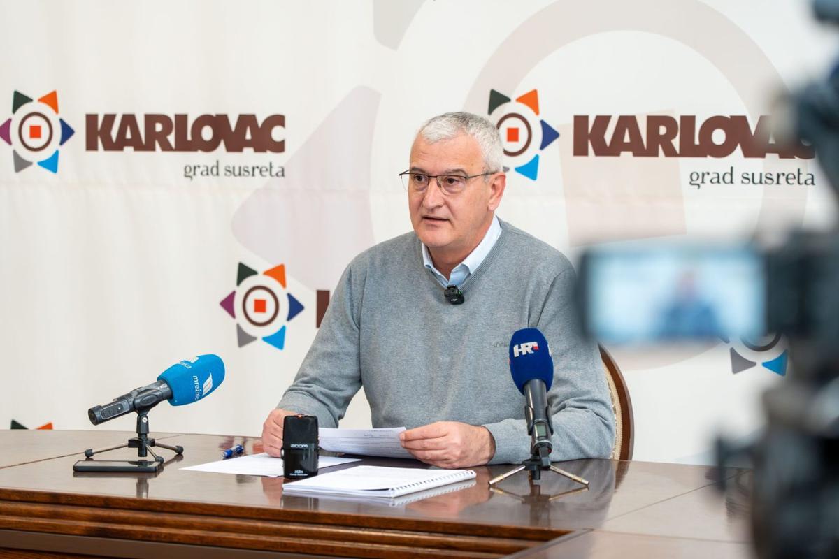 Obrađen je i javni prijevoz, kao i uspostava Park&Ride sustava, kazao je karlovački gradonačelnik Damir Mandić