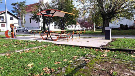 Cilj projekta bio je dodatno obogatiti biciklističku infrastrukturu postojećih biciklističkih staza u općinama Brodsko-posavske županije