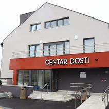 Centar DOSTI će, kako je istaknuto, osnaživati osobe s invalidnošću na putu njihove pune integracije u zajednicu, s kapacitetom za boravak 20 osoba u poludnevnom ili dnevnom boravku