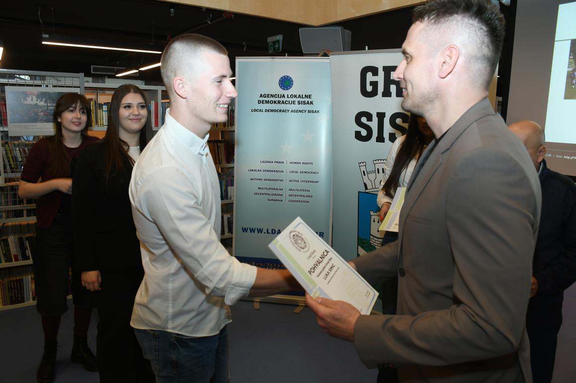 Nagrađeni najangažiranijivolonteri, njihov doprinoszajednici predstavlja iizložba "Rastemo zajedno"