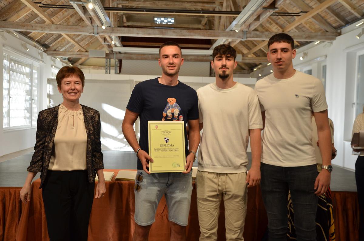 storyeditor/2025-06-06/Zapresic_A2.jpg Zaprešićki učenici ukupno su osvojili 61 prvo, drugo i treće mjesto na županijskim, međužupanijskim i državnim natjecanjima