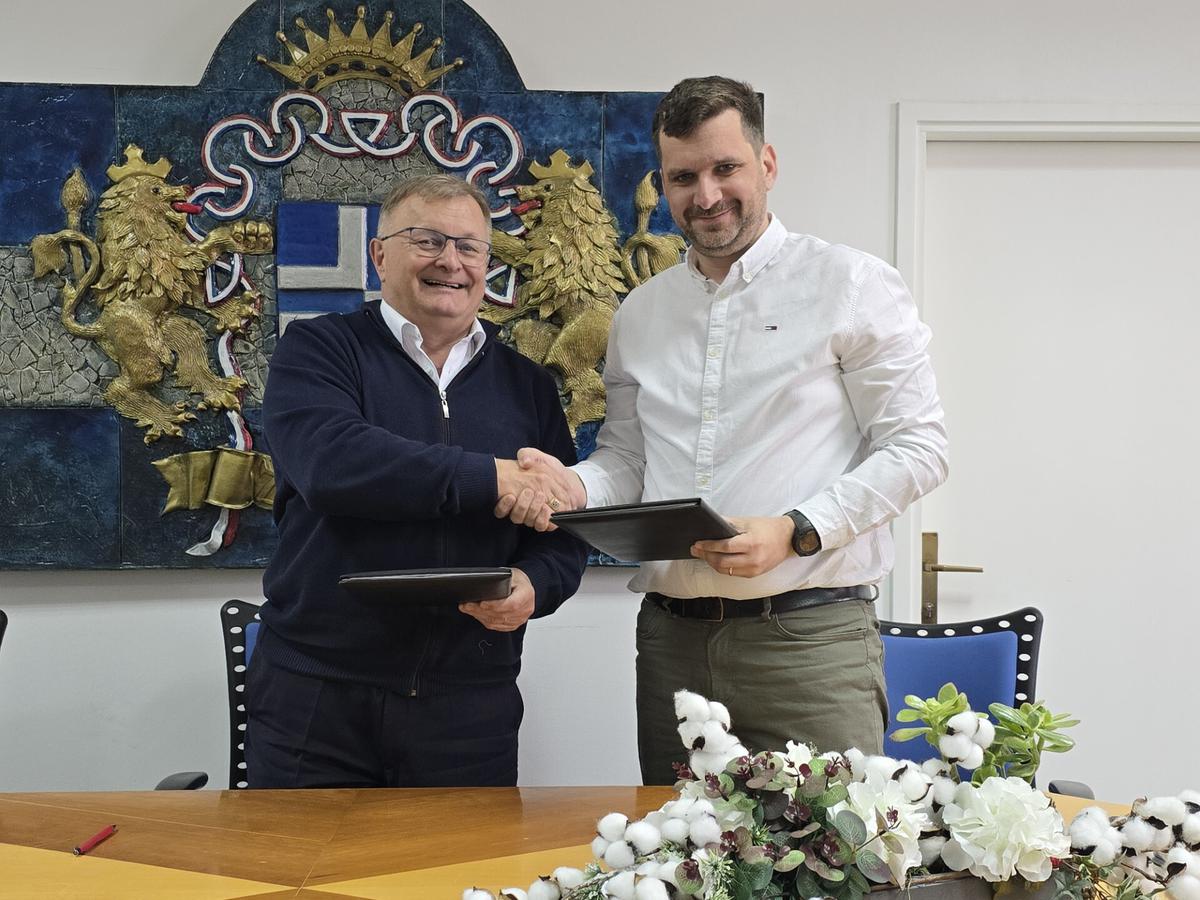 Prvi korak je napravljen, poručio je gradonačelnik Željko Turk, a postupak je proveden na temelju ugovora koji je potpisao s predsjednikom Društva arhitekata Zagreb Ivanom Križićem