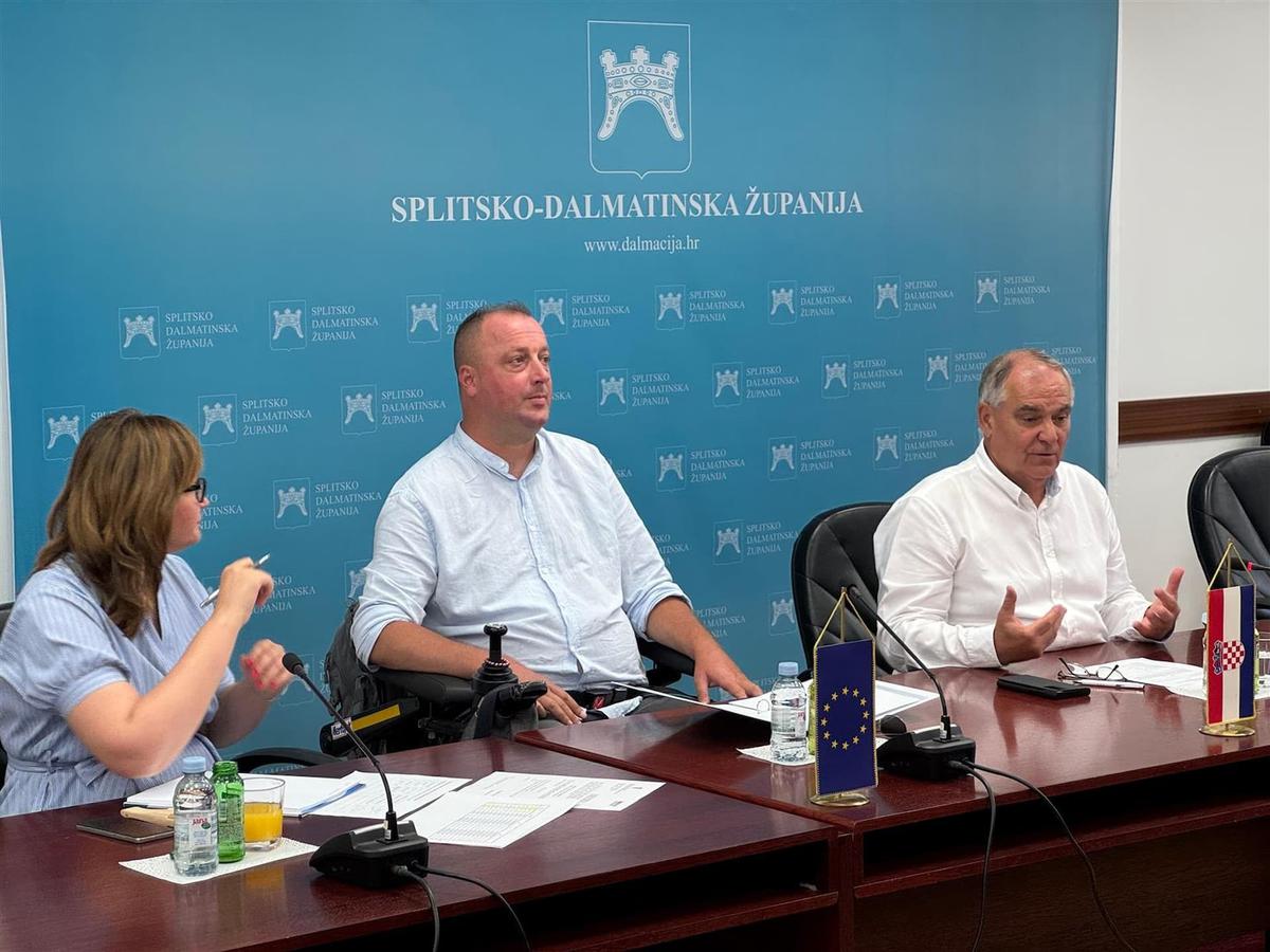 storyeditor/2025-08-29/whatsapp-image-2025-08-13-at-12_09_58.jpeg ČLANOVI Povjerenstva dolaze iz različitih dijelova županije, Splita, Trogira, Imotskog, Hvara, Visa i Omiša, a takva mreža trebala bi omogućiti da glas osoba s invaliditetom dopre do institucija bez obzira na geografske ili infrastrukturne prepreke