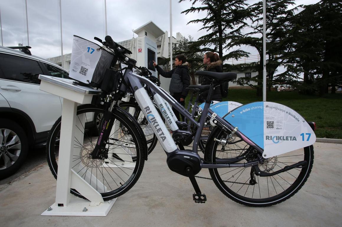 U Rijeci predstavljen sustav javnih električnih bicikala - RiCikleta