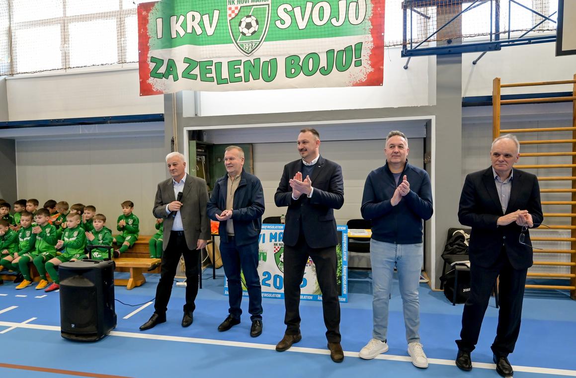Mali sportaši zaigrali nogomet na terenu obnovljene dvorane
