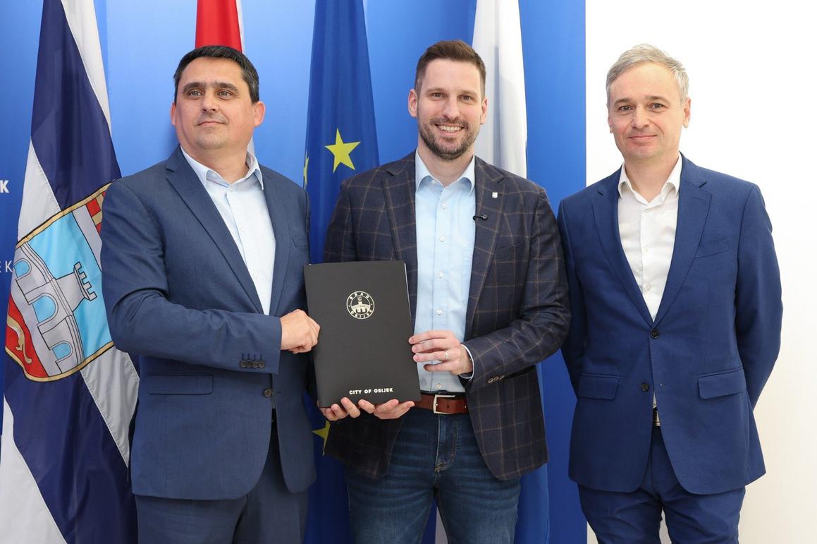 Stići će 15 solo autobusa za frekventne linije i četiri midi verzije za uže ulice