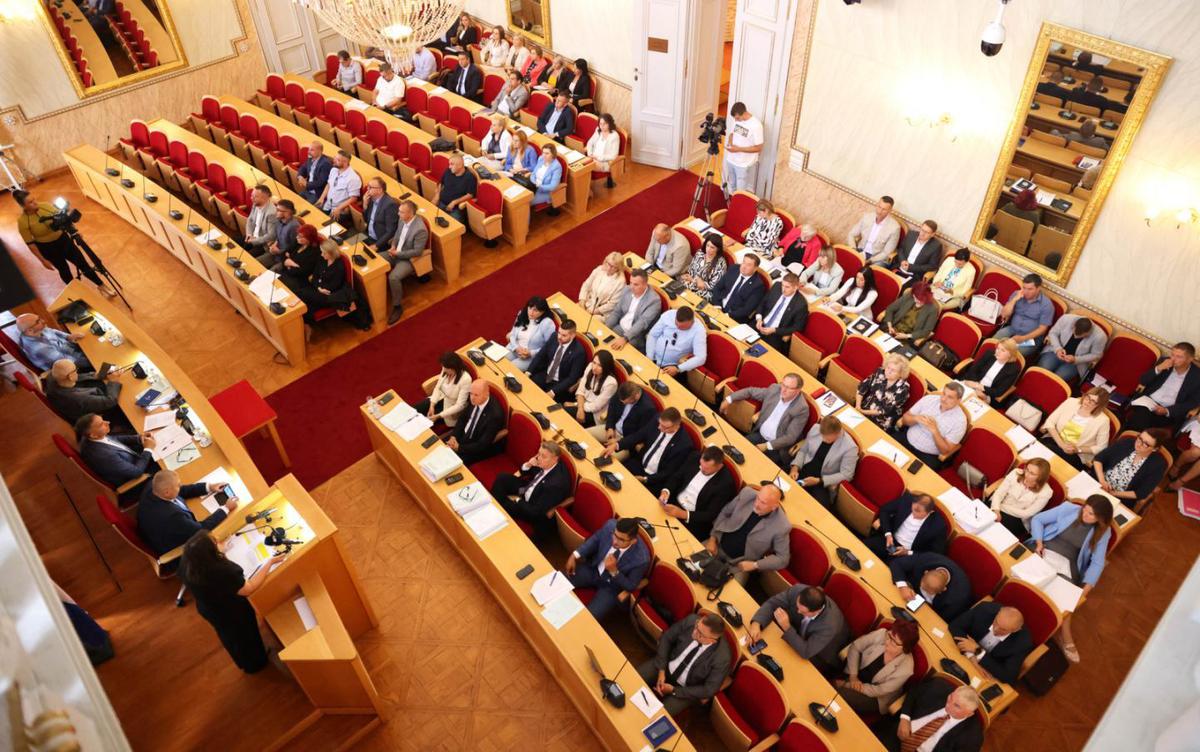 storyeditor/2025-07-10/Skupstina_1__1_.jpg NOVOST je ustroj dva nova upravna tijela - Upravnog odjela za zaštitu okoliša te Upravnog odjela za stambenu politiku, obitelj i mlade