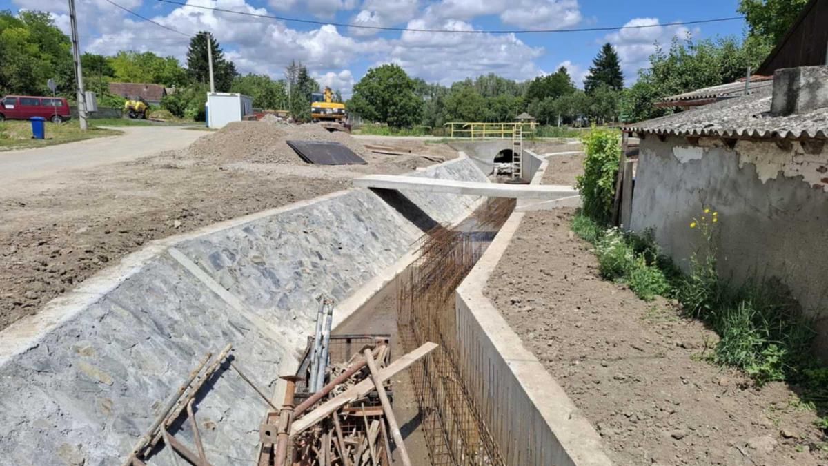 U naselju Suza trenutačno su u tijeku radovi na rekonstrukciji glavnog oborinskog kanala