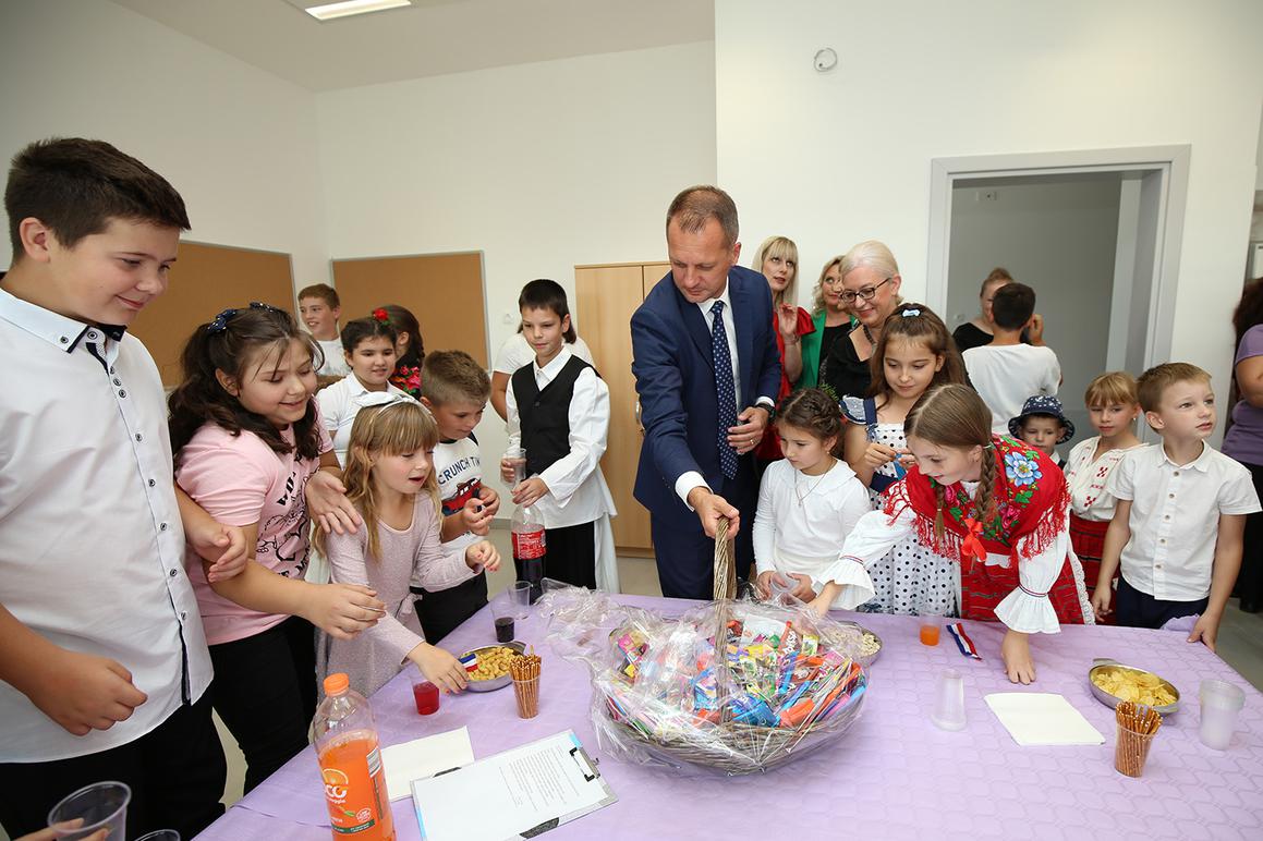 I prije roka djeca iz Vukosavljevice sjela u novu, modernu školu