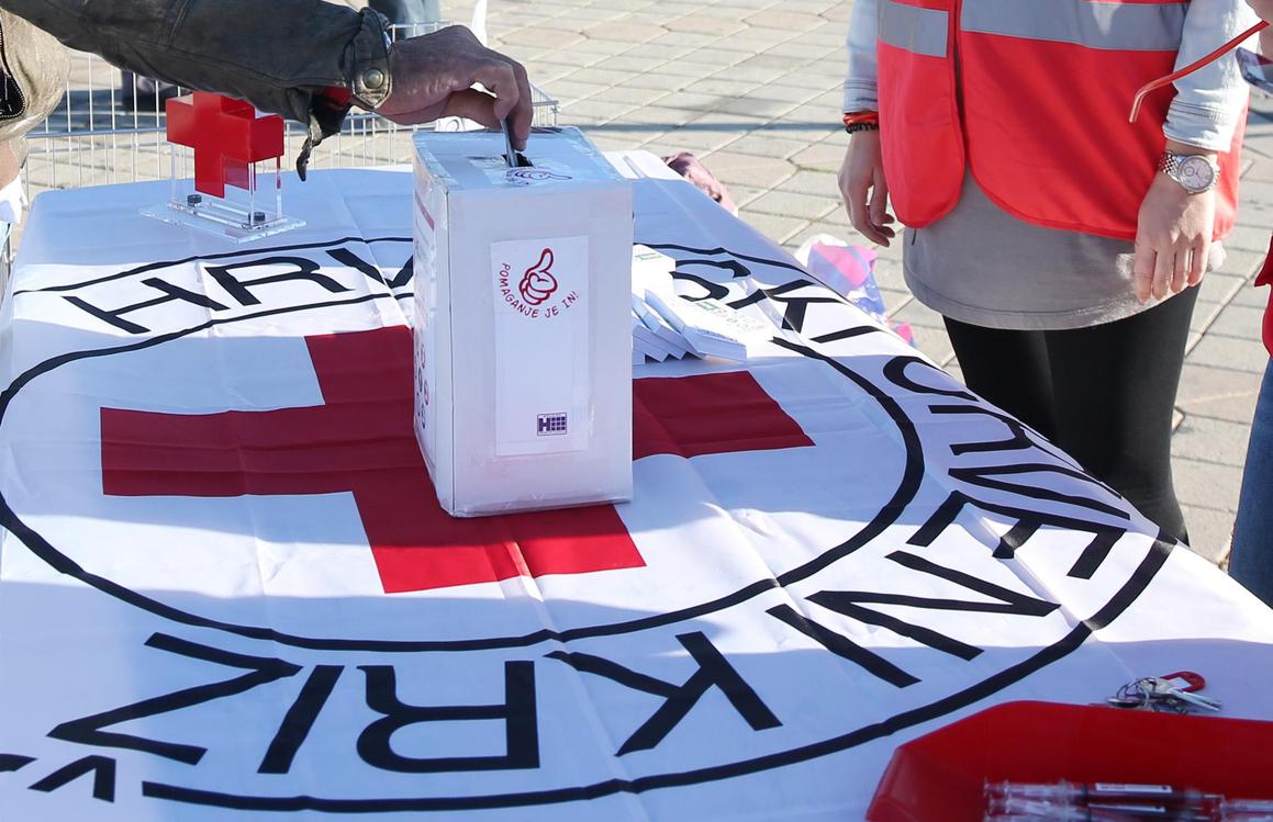 Gradsko društvo Crvenog križa Poreč dostavlja namirnice i lijekove u domove potrebitim građanima