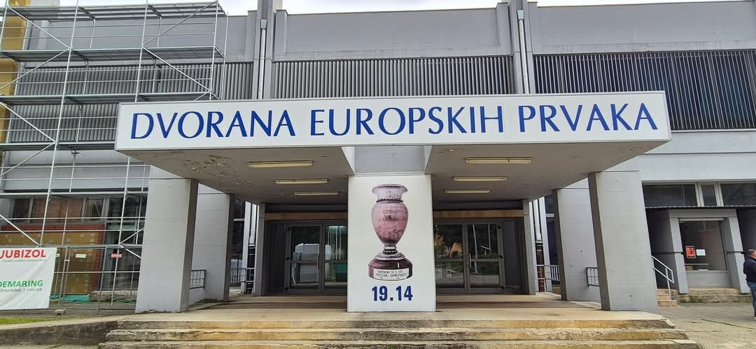 storyeditor/2025-05-09/FB_IMG_1746794509158.jpg U PREDVORJU dvorane bit će postavljen prostor za izložbu najvažnijih predmeta iz bogate povijesti Rukometnog kluba Bjelovar