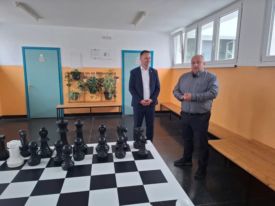 storyeditor/2025-05-09/FB_IMG_1746797562762.jpg ŠKOLA je sada energetski učinkovita, estetski moderna i funkcionalna, čime se svrstava među najopremljenije obrazovne ustanove u regiji