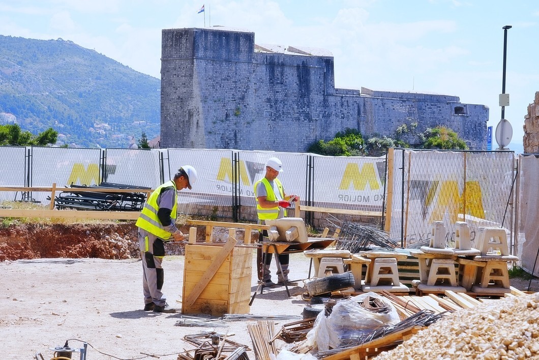 storyeditor/2025-05-30/VSPVIDEO07042025VS209646.jpg RADOVI U TIJEKU Gradonačelnik Dubrovnika Mato Franković sa suradnicima obišao je radove koji se izvode na arhitektonsko-krajobraznom uređenju Parka Gradac