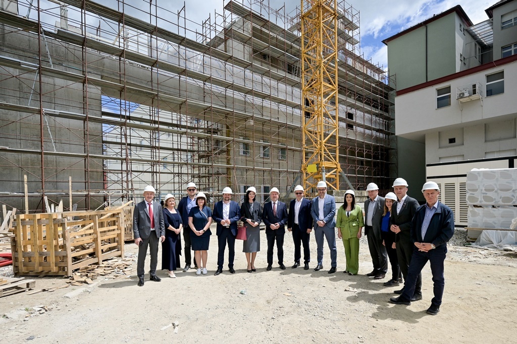 storyeditor/2025-06-06/obv_ugovor_-_radovi_5.jpg GRADI SE Uzvanici su obišli i gradilište Centralnog operacijskog bloka u OB Varaždin
