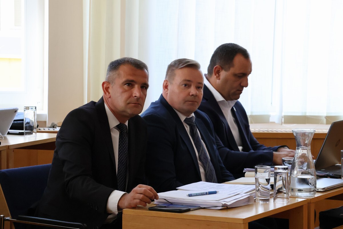 VIJEĆNICI Županijske skupštine između ostalog raspravljali su i o potrebi dublje analize eventualnih mogućnosti utjecaja Županije na eksploataciju šljunka i pijeska