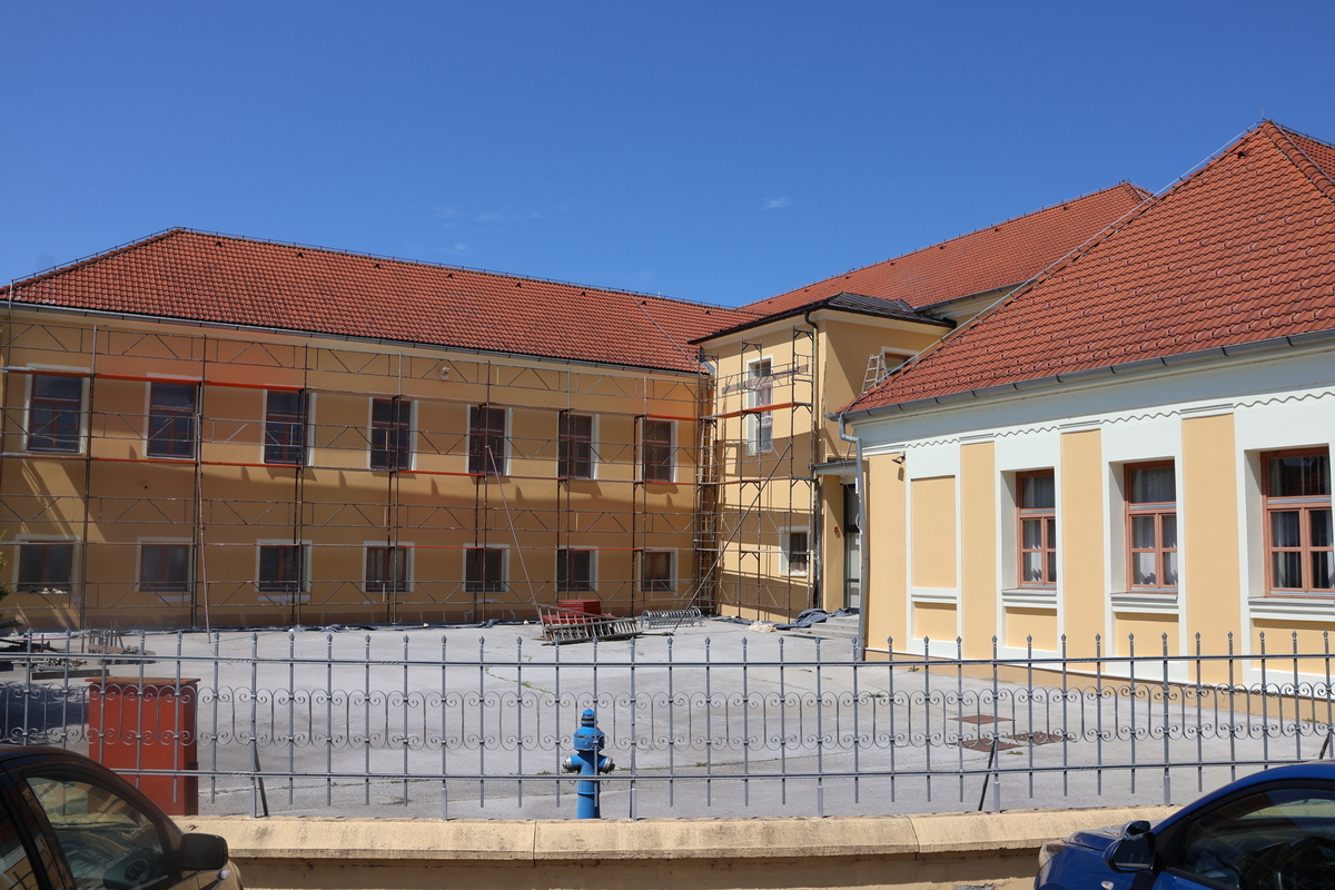 storyeditor/2025-08-17/MZA2__1_.jpg Obnova pročelja ne samo da će vratiti estetski sjaj već će i značajno poboljšati toplinsku izolaciju zgrade, smanjiti energetske gubitke i dugoročno štititi objekt, ističu u Međimurskoj županiji