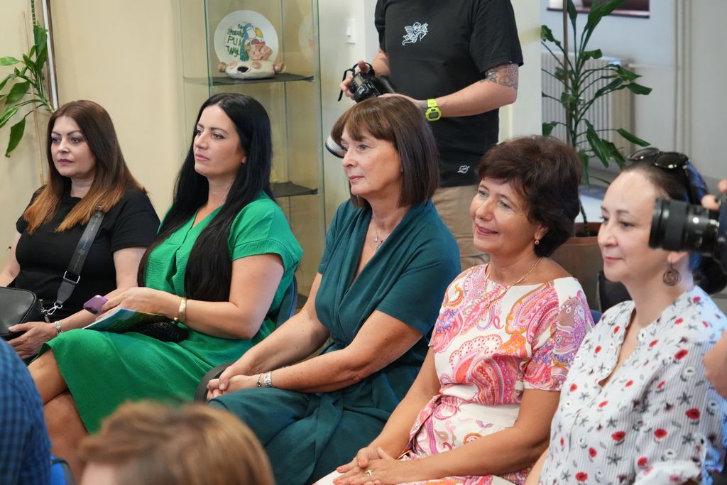Gradonačelnik Mišel Jakšić predstavio je novitete i podsjetio kako je Koprivnica još prije 19 godina pokrenula projekt besplatnih bilježnica. Grad već sedmu godinu zaredom osigurava i besplatne radne bilježnice, za što je izdvojeno 167.000 eura