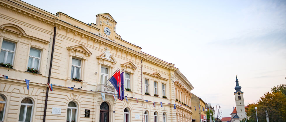 UMIROVLJENICI i osobe koje primaju nacionalnu naknadu za starije osobe božićnice će podići u zgradi Gradske uprave prema određenom rasporedu, počevši od 1. prosinca prema abecednom redu
