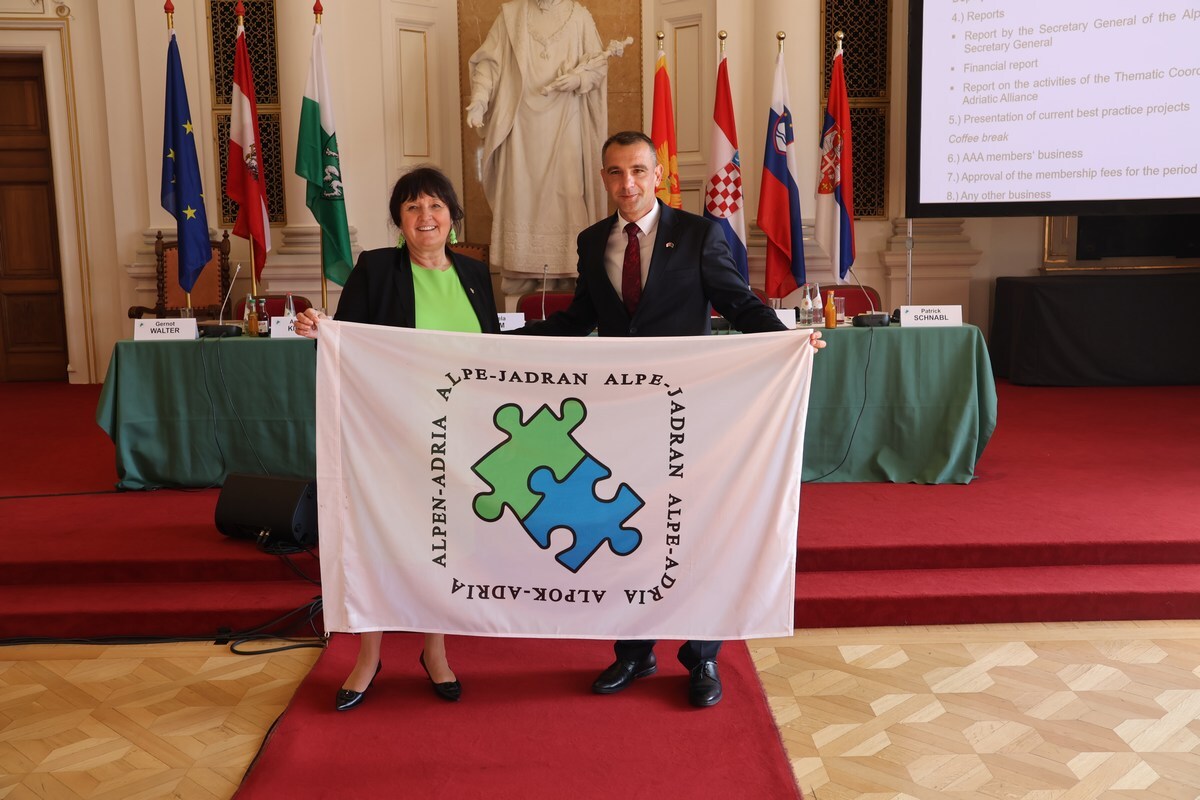 PREUZIMANJE predsjedanja prilika je da pokažemo da predanost, suradnja i vizija mogu donijeti stvarne rezultate i otvoriti nove mogućnosti za sve regije članice, istaknuo je župan