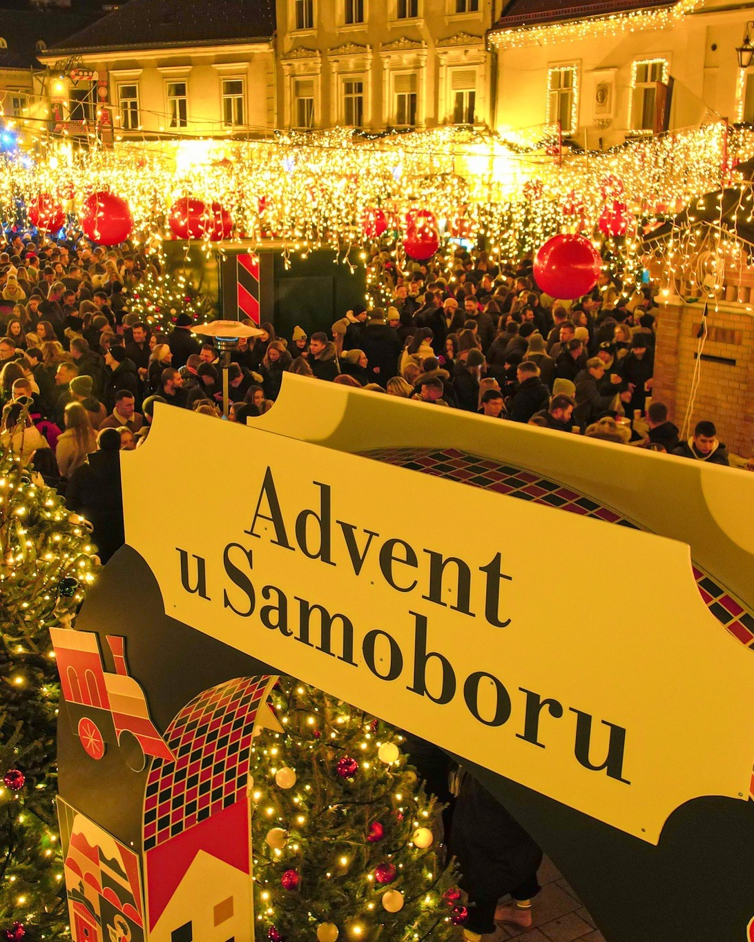 SREDIŠNJE MJESTO ponovno će biti veliko klizalište koje će na dan otvorenja biti besplatno za sve posjetitelje, a svakodnevno će raditi sve do 11. siječnja, i to od 10 do 22 sata